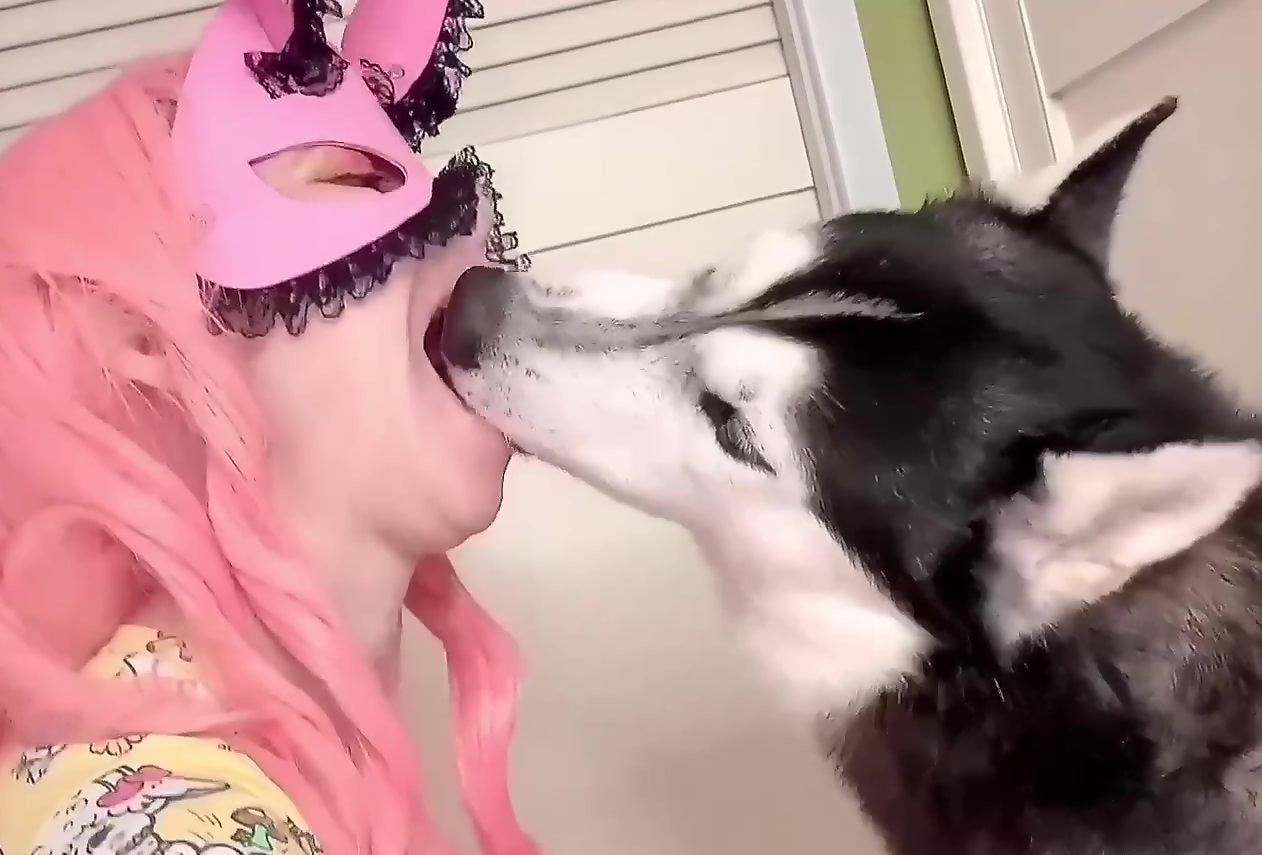 Husky dog pleases horny cam slut with raw zoophilia