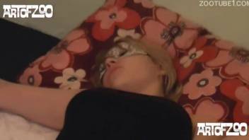 Blond woman in black attire gets fucked by a black canine