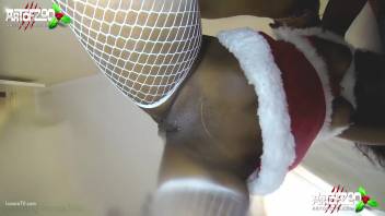 Black bestiality enthusiast screws her frenzied dog on Christmas