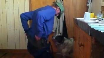 Amateur craves his dog for a bit of home zoophilia fun